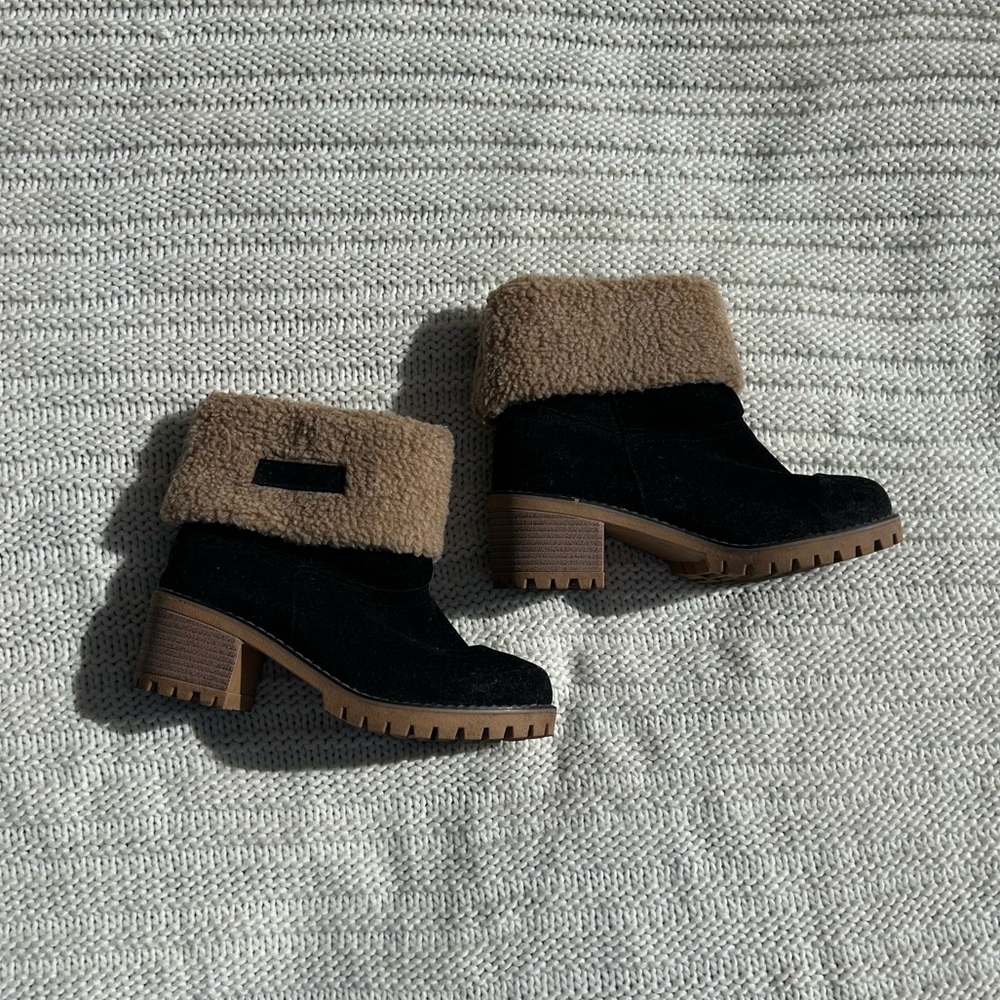 Black & Tan Sherpa Boots, Size 7